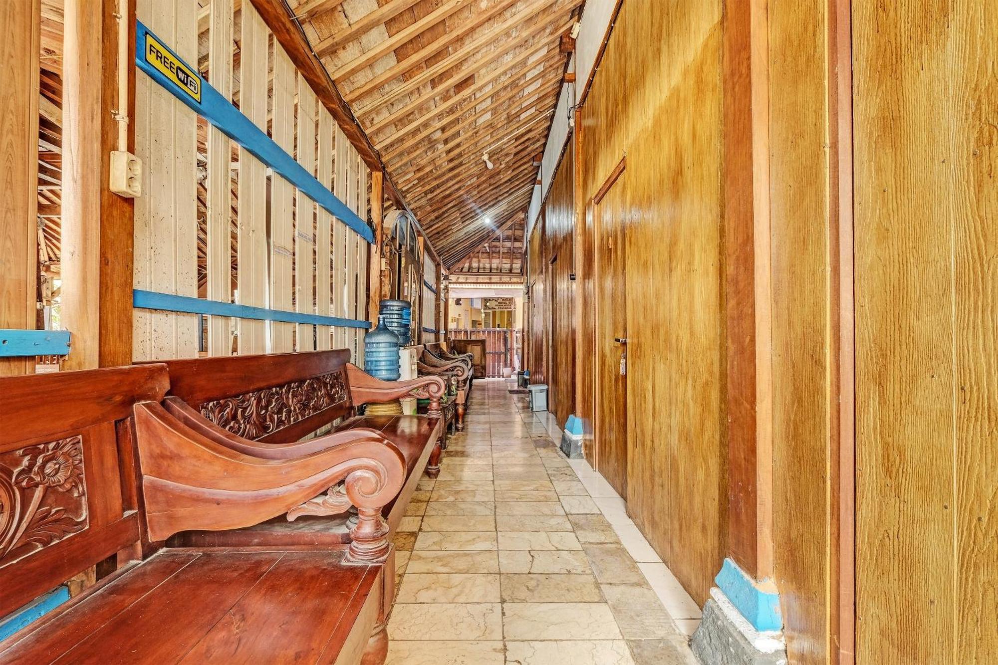 Spot On 91916 Joglo Doyong Homestay Syariah Yogyakarta Exterior photo