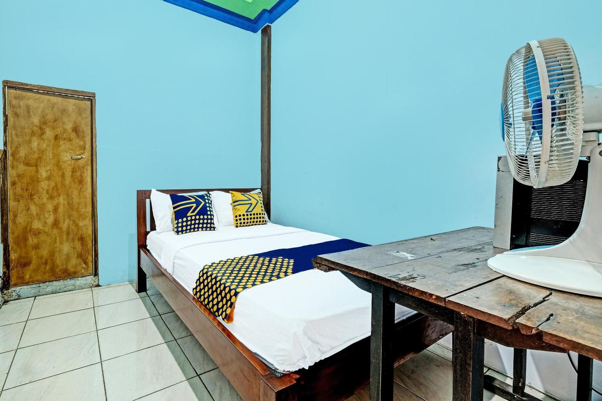 Spot On 91916 Joglo Doyong Homestay Syariah Yogyakarta Exterior photo