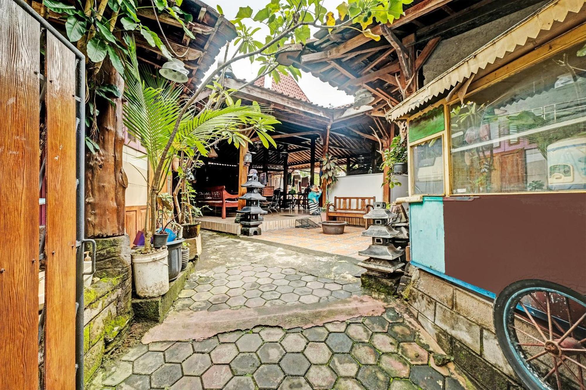 Spot On 91916 Joglo Doyong Homestay Syariah Yogyakarta Exterior photo